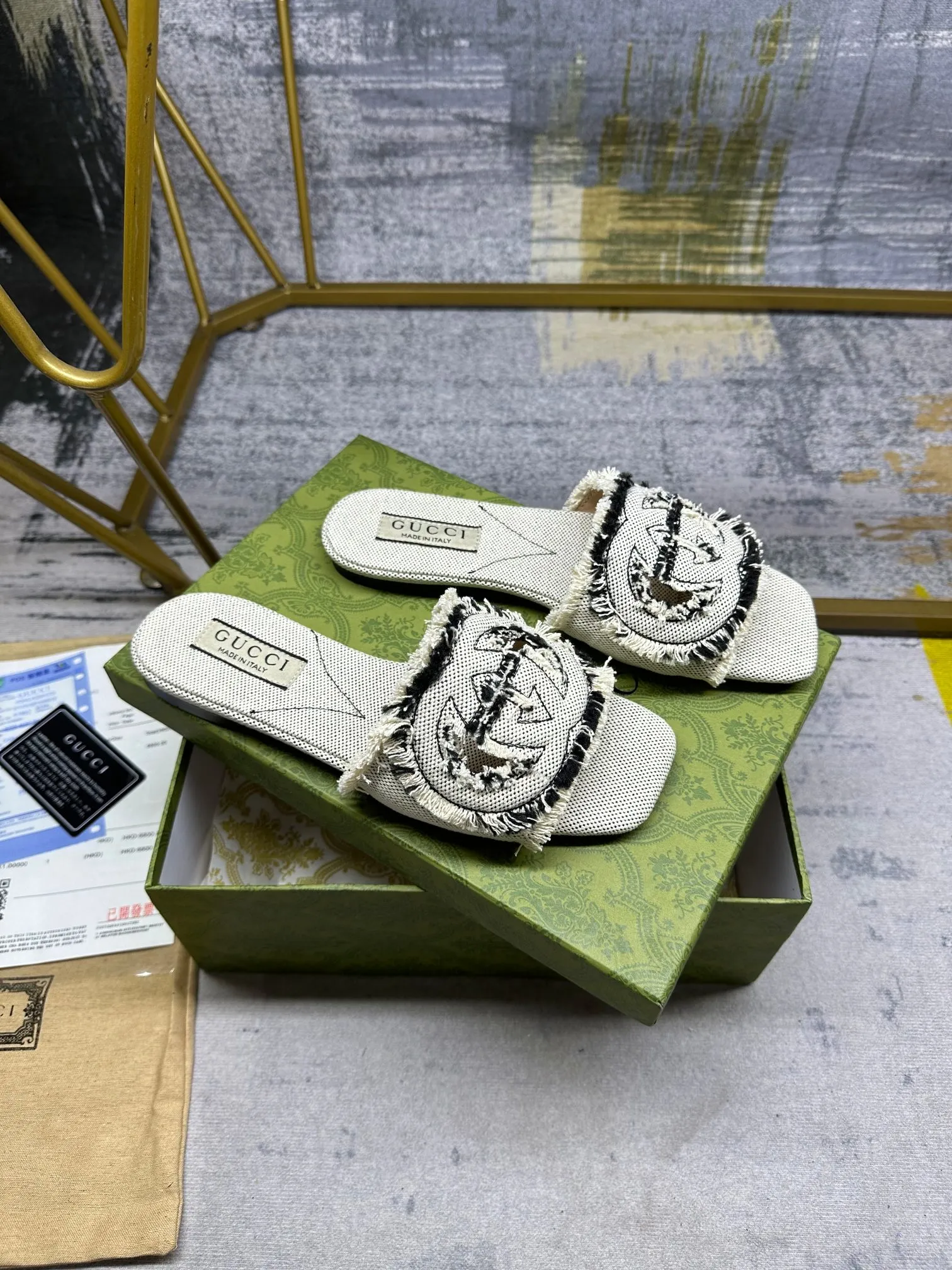 👟👟Ex-factory price 340👟👟 Gucci’s latest popular slippers, beige and green textured fabric, embellished with handwritten GG logo embroidery and handmade tassels, sheepskin lining, size 35-42,